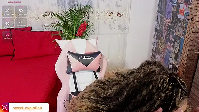 Snapshot of sweet-temptation_ chatting on November 27, 3:08 am sweet-temptation online show from November 27, 3:08 am