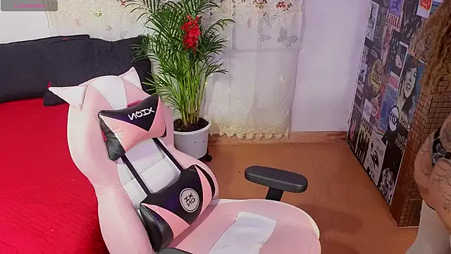 Snapshot of sweet-temptation_ chatting on December 2, 3:01 am sweet-temptation online show from December 2, 3:01 am