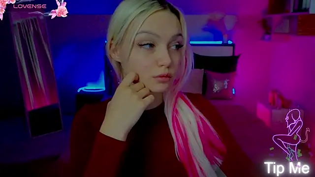 LinaLirian online show from November 22, 1:32 pm