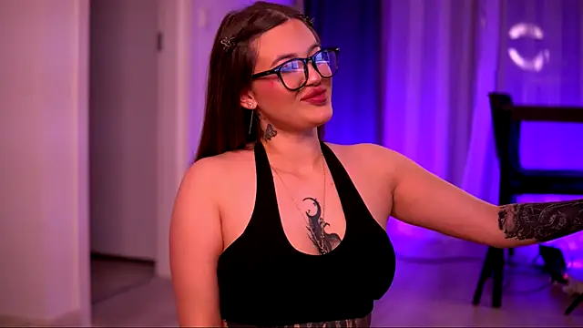 AryaDeluna online show from October 24, 6:15 pm