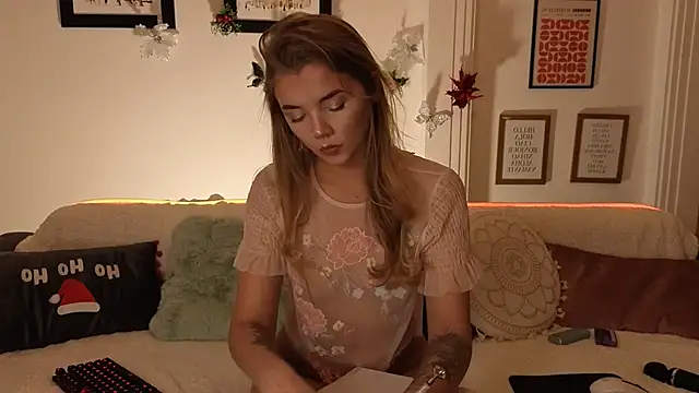 CarrieBradshaww online show from November 24, 6:40 pm