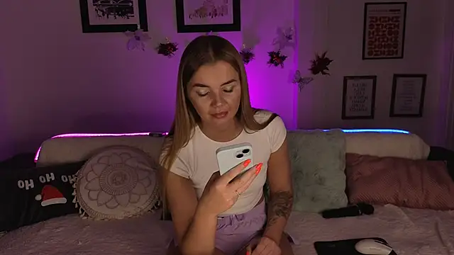 CarrieBradshaww online show from November 29, 4:43 pm