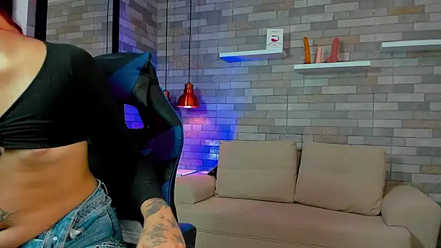 Snapshot of DixyPalmer chatting on October 11, 7:56 pm DixyPalmer online show from October 11, 7:56 pm