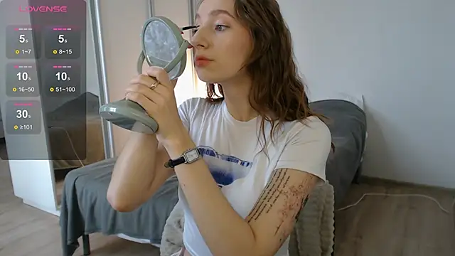 Snapshot of DreamHale_ chatting on December 18, 11:49 am DreamHale online show from December 18, 11:49 am