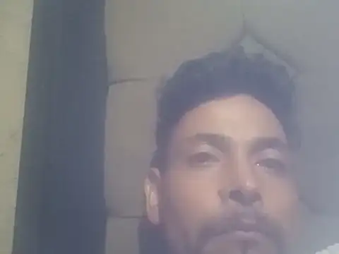 Snapshot of ConfidedAward chatting on December 17, 9:48 am ConfidedAward online show from December 17, 9:48 am