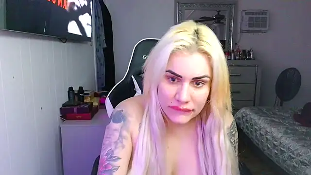 candycubanita online show from December 22, 8:11 am