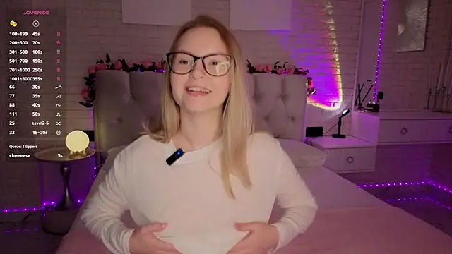 Snapshot of FlowersLover chatting on October 14, 7:47 pm FlowersLover online show from October 14, 7:47 pm