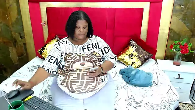 Snapshot of Exoticbigmandy chatting on February 9, 3:01 pm Exoticbigmandy online show from February 9, 3:01 pm