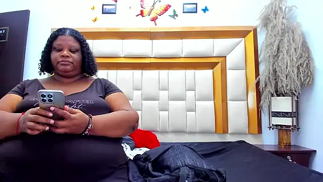 Snapshot of Exoticbigmandy chatting on March 12, 2:45 pm Exoticbigmandy online show from March 12, 2:45 pm