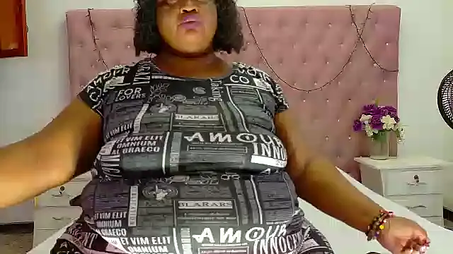 Snapshot of Exoticbigmandy chatting on October 1, 9:54 pm Exoticbigmandy online show from October 1, 9:54 pm