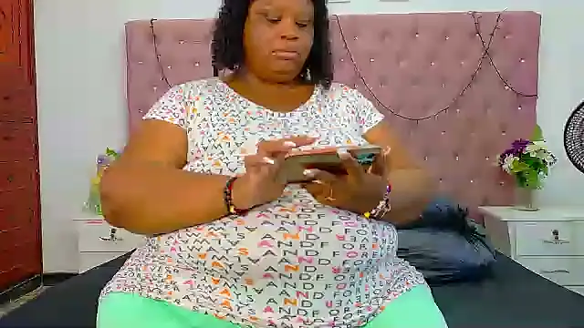 Snapshot of Exoticbigmandy chatting on October 4, 9:46 pm Exoticbigmandy online show from October 4, 9:46 pm