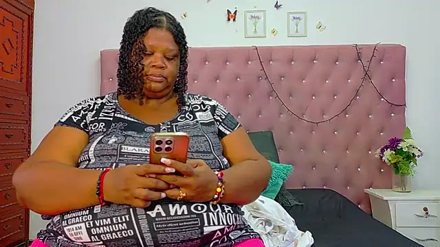 Snapshot of Exoticbigmandy chatting on October 7, 9:01 pm Exoticbigmandy online show from October 7, 9:01 pm