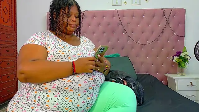 Snapshot of Exoticbigmandy chatting on October 9, 9:13 pm Exoticbigmandy online show from October 9, 9:13 pm