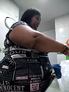 Snapshot of Exoticbigmandy chatting on November 14, 1:04 am Exoticbigmandy online show from November 14, 1:04 am