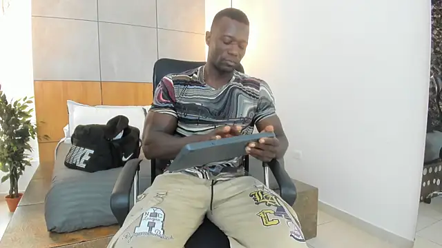 Snapshot of MarcusBlack_ chatting on September 11, 11:43 am MarcusBlack online show from September 11, 11:43 am