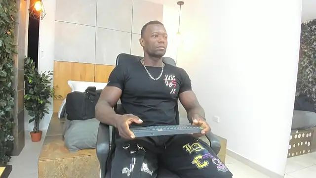 Snapshot of MarcusBlack_ chatting on September 12, 9:31 am MarcusBlack online show from September 12, 9:31 am