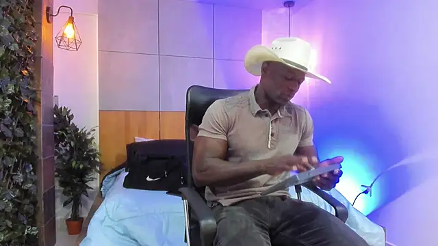 Snapshot of MarcusBlack_ chatting on September 23, 11:35 am MarcusBlack online show from September 23, 11:35 am