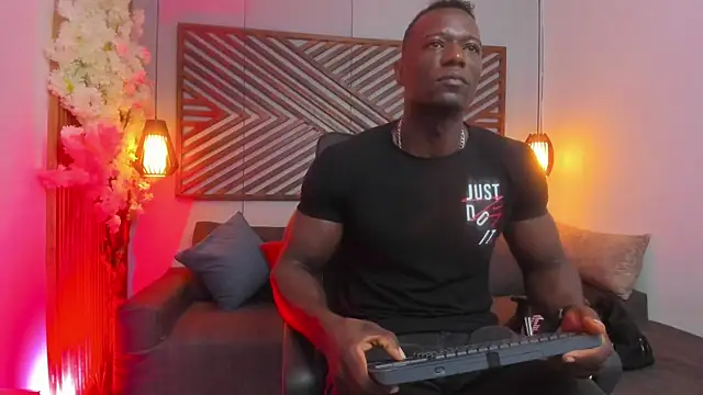 Snapshot of MarcusBlack_ chatting on September 25, 11:47 am MarcusBlack online show from September 25, 11:47 am