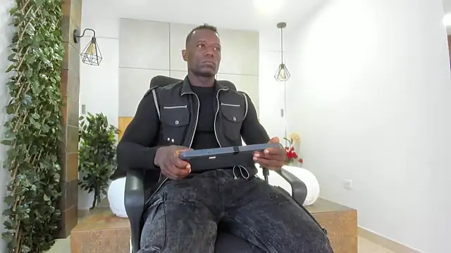 Snapshot of MarcusBlack_ chatting on October 4, 12:36 pm MarcusBlack online show from October 4, 12:36 pm