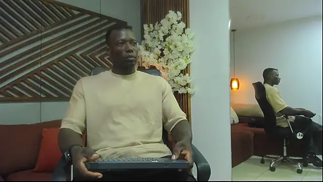 Snapshot of MarcusBlack_ chatting on October 6, 11:40 am MarcusBlack online show from October 6, 11:40 am