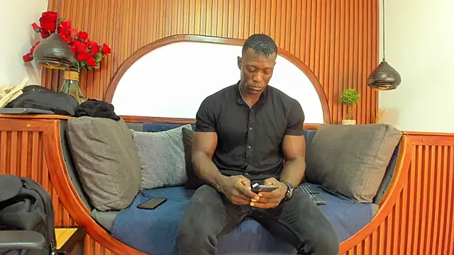 Snapshot of MarcusBlack_ chatting on October 22, 11:43 am MarcusBlack online show from October 22, 11:43 am