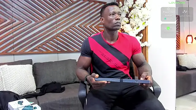 Snapshot of MarcusBlack_ chatting on November 12, 11:32 am MarcusBlack online show from November 12, 11:32 am