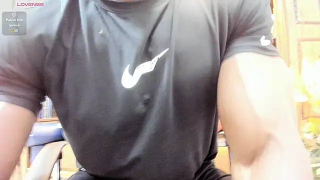 Snapshot of MarcusBlack_ chatting on November 13, 10:03 am MarcusBlack online show from November 13, 10:03 am