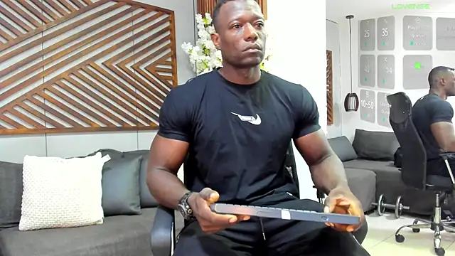 Snapshot of MarcusBlack_ chatting on November 18, 11:36 am MarcusBlack online show from November 18, 11:36 am