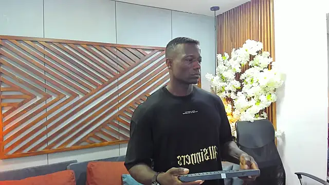 Snapshot of MarcusBlack_ chatting on November 24, 11:32 am MarcusBlack online show from November 24, 11:32 am