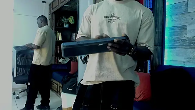 Snapshot of MarcusBlack_ chatting on November 28, 11:46 am MarcusBlack online show from November 28, 11:46 am