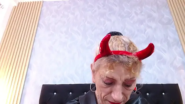 xandrinakarzon online show from October 31, 1:56 pm