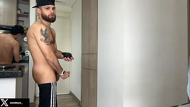 Snapshot of zoneboys chatting on September 17, 8:32 pm zoneboys online show from September 17, 8:32 pm