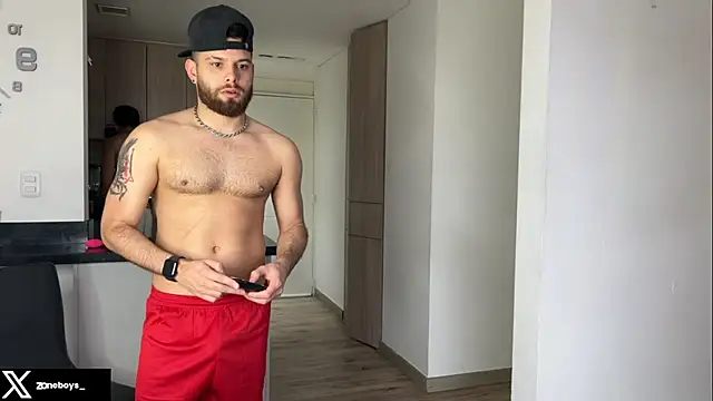 Snapshot of zoneboys chatting on September 18, 9:39 pm zoneboys online show from September 18, 9:39 pm