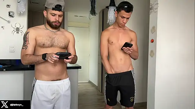 Snapshot of zoneboys chatting on October 11, 8:29 pm zoneboys online show from October 11, 8:29 pm