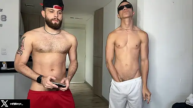 Snapshot of zoneboys chatting on November 7, 10:32 pm zoneboys online show from November 7, 10:32 pm