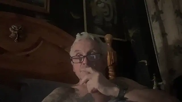 poggles online show from November 21, 7:45 pm