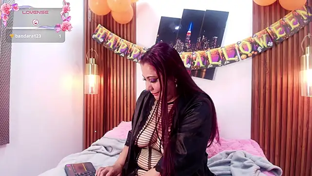 EmmaJhomson online show from October 12, 9:41 am