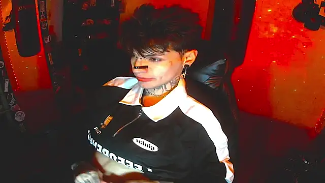 Snapshot of prince_x_dark chatting on November 22, 6:45 am prince x dark online show from November 22, 6:45 am