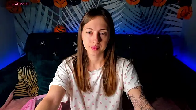 ChristyCrayme online show from October 22, 11:48 pm