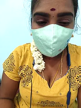 Snapshot of Tamil_riyalini12 chatting on September 27, 5:23 am Tamil riyalini12 online show from September 27, 5:23 am