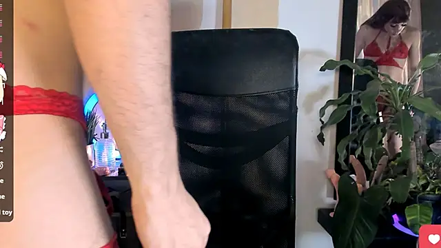 Snapshot of CellesteQueen chatting on December 14, 2:55 pm CellesteQueen online show from December 14, 2:55 pm