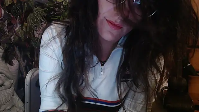 Snapshot of Maite4ever chatting on November 10, 9:47 pm Maite4ever online show from November 10, 9:47 pm