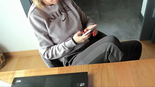 Horny mommy online show from February 27, 9:32 am