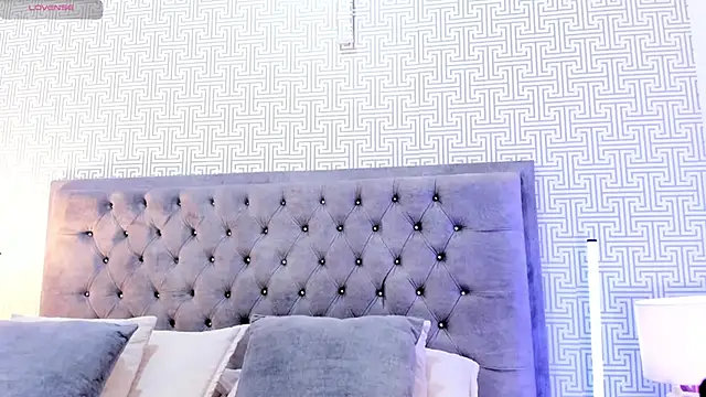 Evaa Lunna  online show from November 19, 8:09 pm