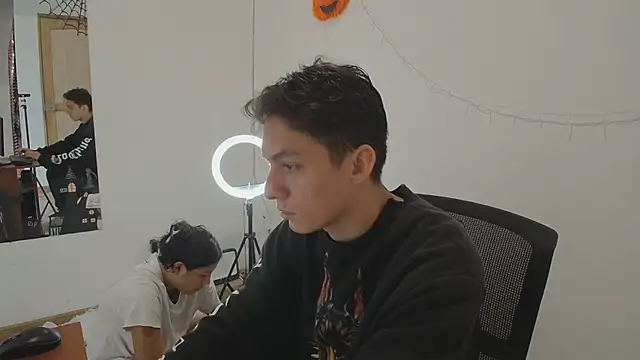 Aria Arthur online show from October 12, 2:05 pm