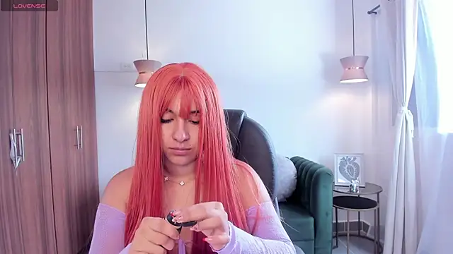 DANDARA THOM online show from September 25, 7:06 pm