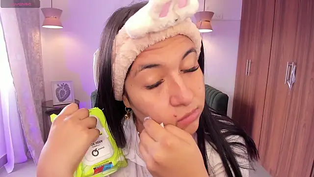 DANDARA THOM online show from October 3, 7:11 pm