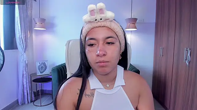 DANDARA THOM online show from October 6, 7:22 pm