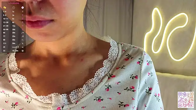 AlodiaAxley online show from October 10, 6:07 pm