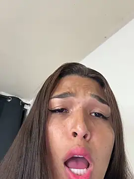 Snapshot of love_megann chatting on November 5, 2:11 am love megann online show from November 5, 2:11 am